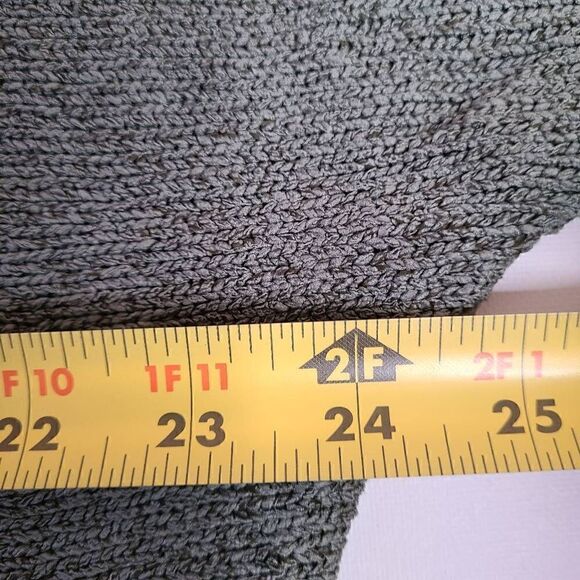 She + Sky Womens NWT Sage Green V-Neck Sweater Large - Picture 8 of 11